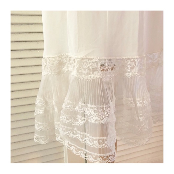 Vintage White Slip With Accordion Pleating 😍, M/L - Picture 4 of 4